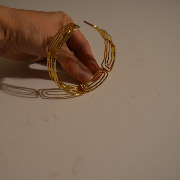 Bracelet Golden tone Coil Wire Rectangular Cells Connected with Opening Textured - Picture 3 of 8